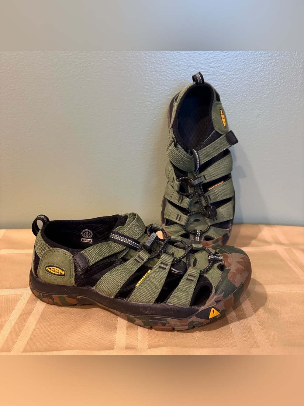 KEEN Newport H2 sport sandals olive green and brown camouflage boys size 4